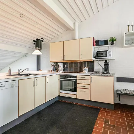 2 Bedroom Lovely In Allinge-Sandvig